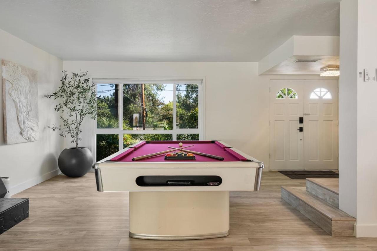 2-story Sanctuary - Spacious Hot Tub - Billiards