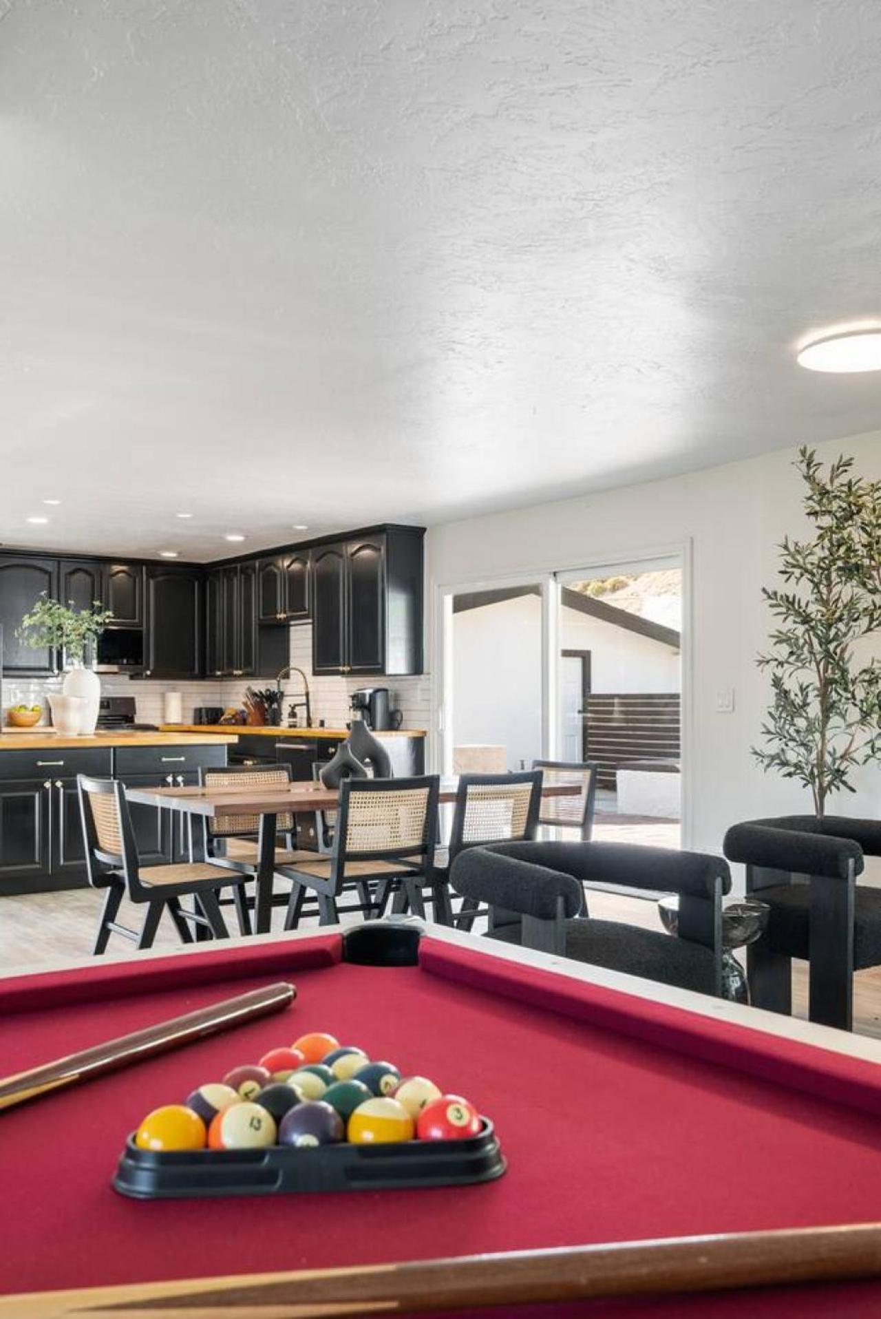 2-story Sanctuary - Spacious Hot Tub - Billiards Сasa de vacaciones Los Ángeles